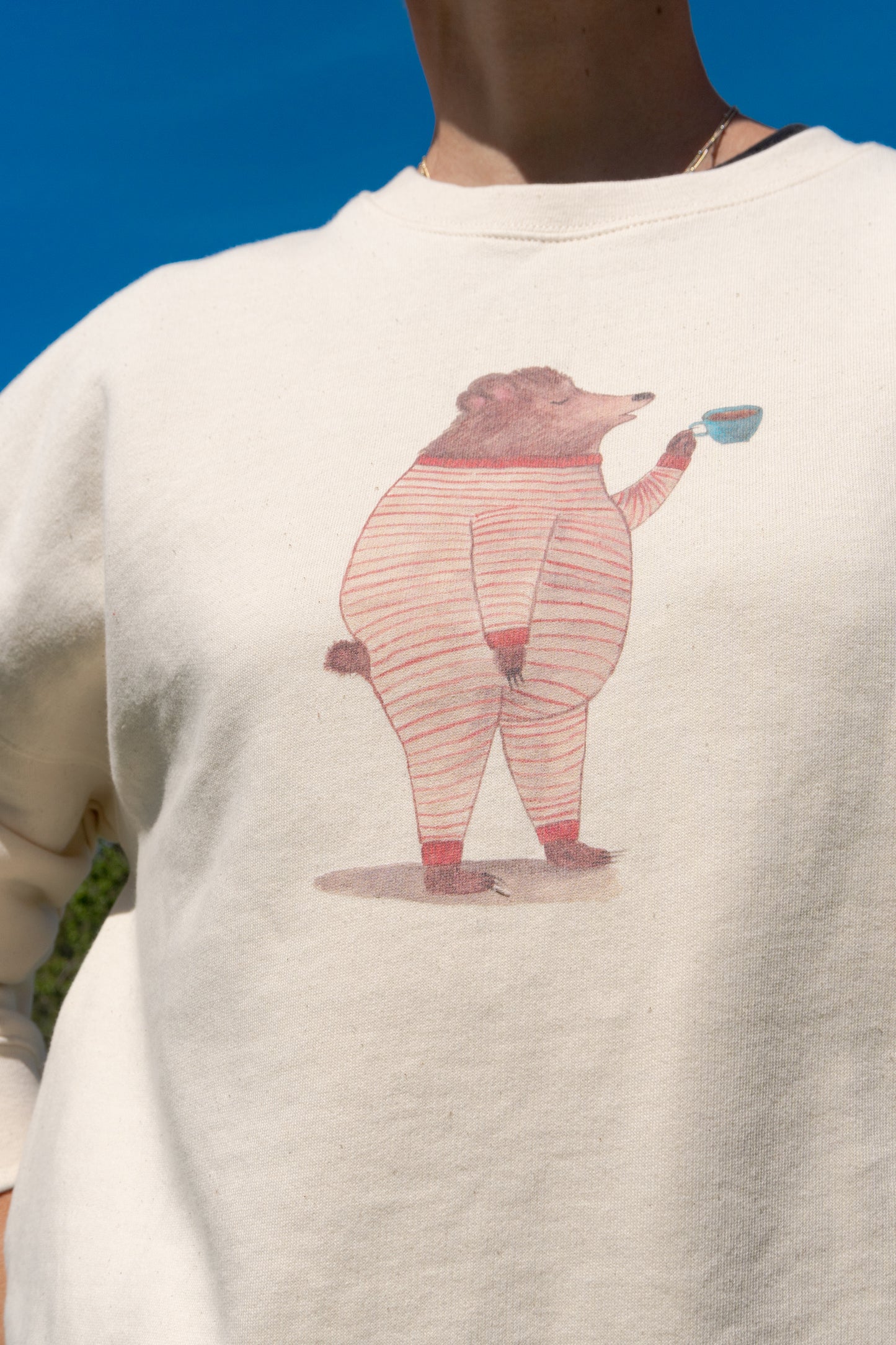 “Morning Bear” Organic Cotton Sweatshirt – Effortless Comfort with Character