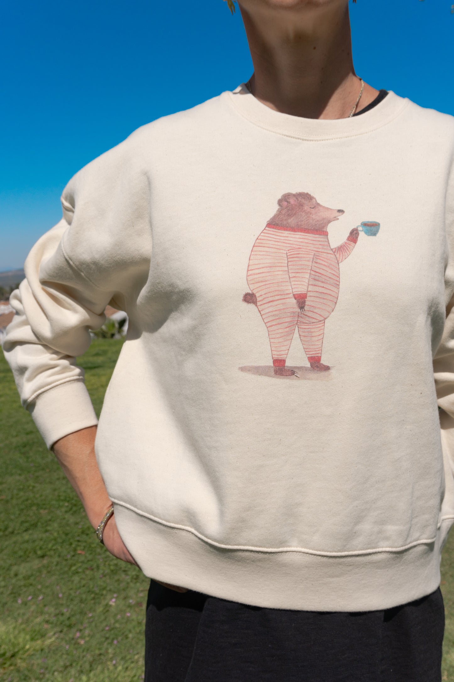“Morning Bear” Organic Cotton Sweatshirt – Effortless Comfort with Character